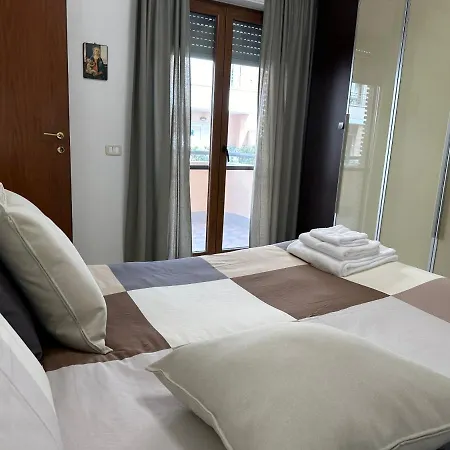 Casa Julie Stazione Latina Appartamento
